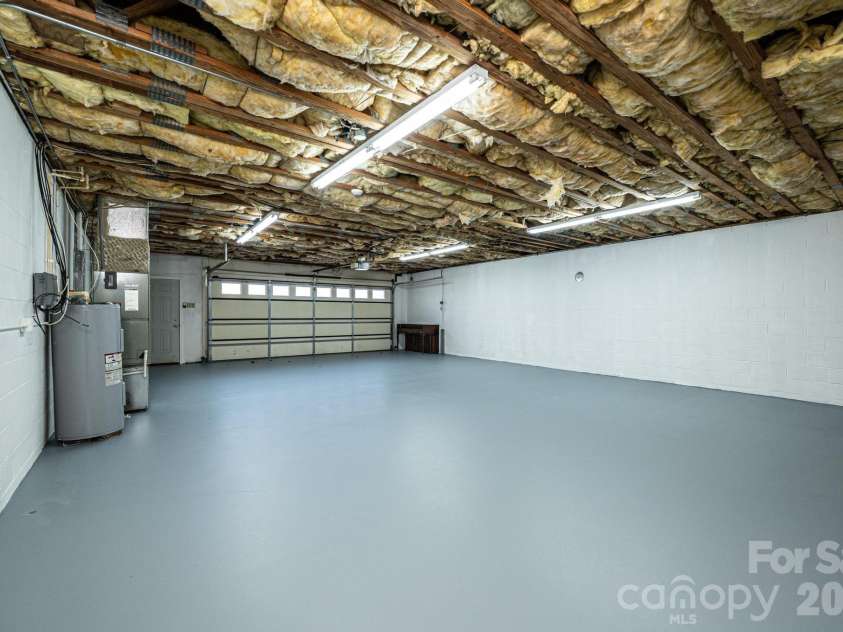 5284 Lisa Lane, Hickory, NC 28602.  MLS# CAR4339823, YatesRealty ID 3337. 