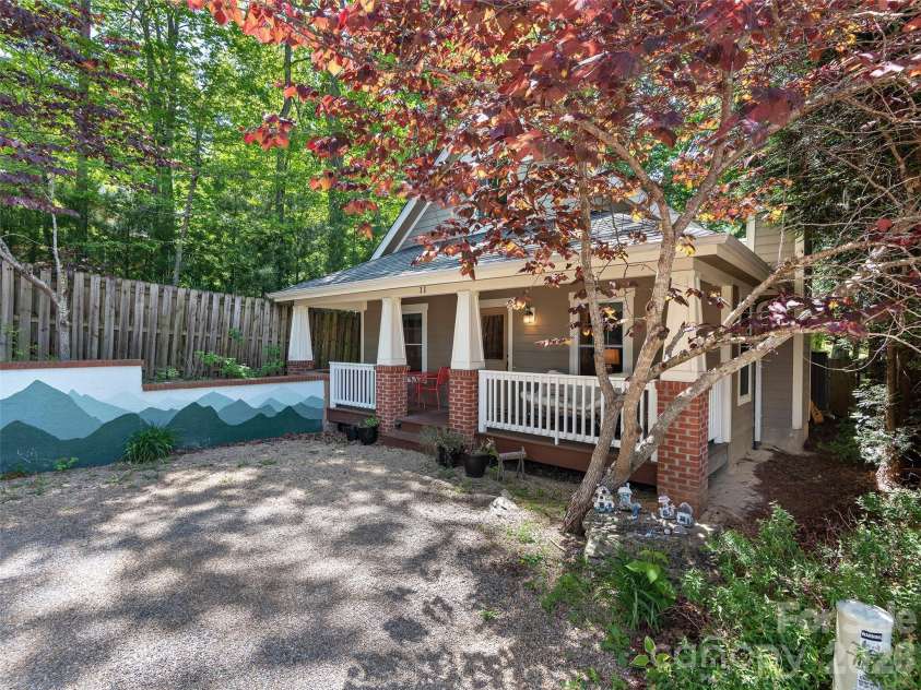 11 Knotty Alder Court, Candler, NC 28715.  MLS# CAR4378917, YatesRealty ID 33370. 11 Knotty Alder Ct parking