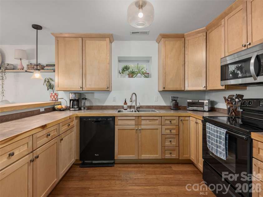 11 Knotty Alder Court, Candler, NC 28715.  MLS# CAR4378917, YatesRealty ID 33370. Kitchen with breakfast bar