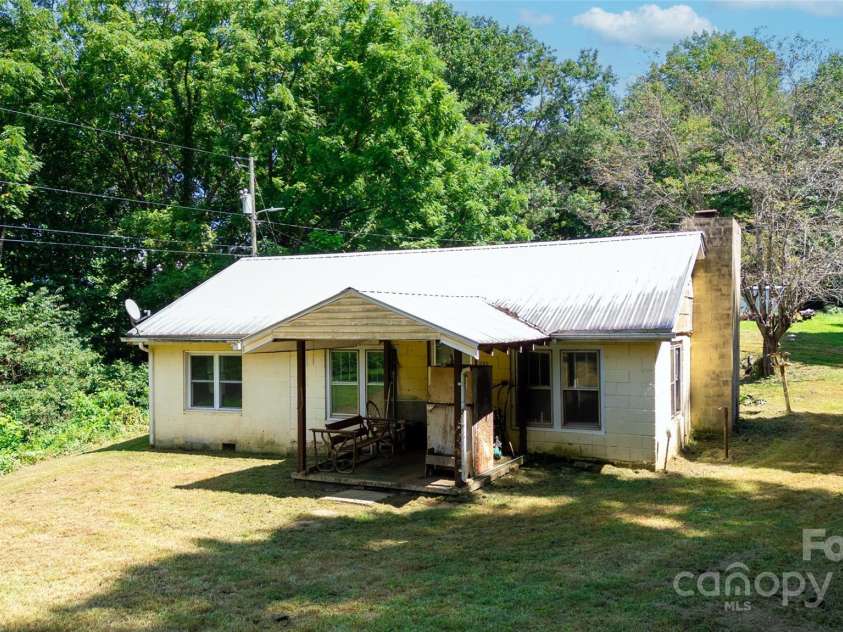 805 Frosty Ridge Road, Sylva, NC 28779.  MLS# CAR4293744, YatesRealty ID 33370. 