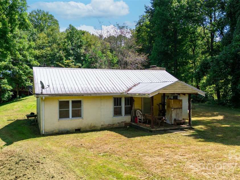 805 Frosty Ridge Road, Sylva, NC 28779.  MLS# CAR4293744, YatesRealty ID 33370. 