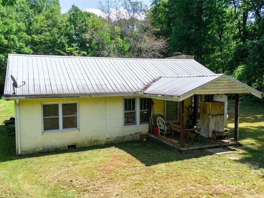 805 Frosty Ridge Road, Sylva, NC 28779.  MLS# CAR4293744, YatesRealty ID 33370. 