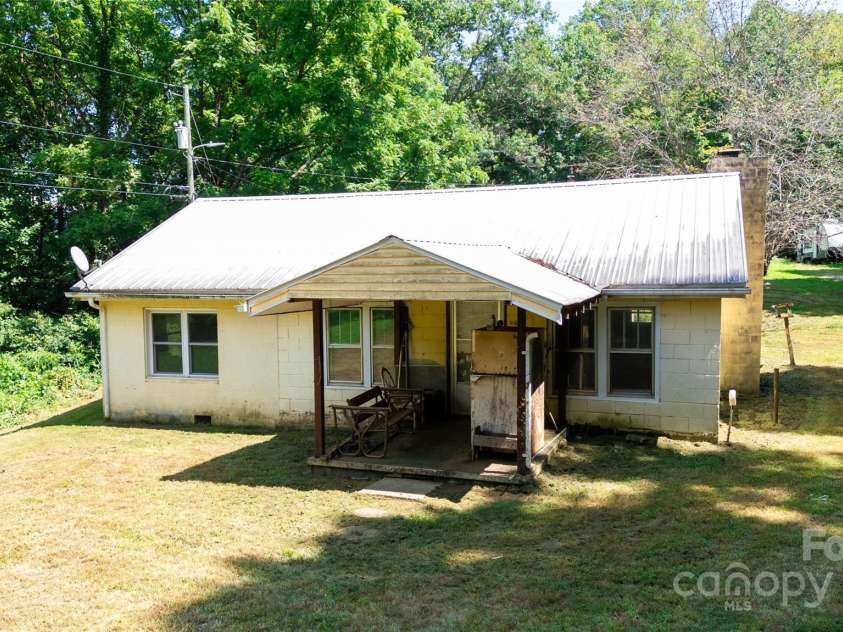 805 Frosty Ridge Road, Sylva, NC 28779.  MLS# CAR4293744, YatesRealty ID 33370. 