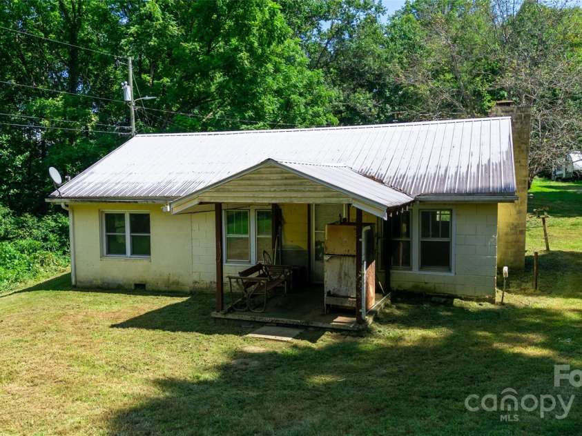 805 Frosty Ridge Road, Sylva, NC 28779.  MLS# CAR4293744, YatesRealty ID 33370. 