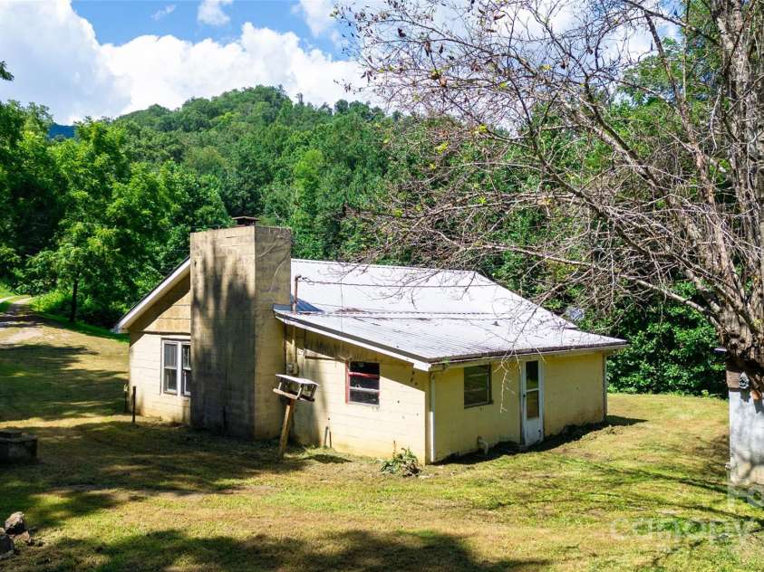 805 Frosty Ridge Road, Sylva, NC 28779.  MLS# CAR4293744, YatesRealty ID 33370. 