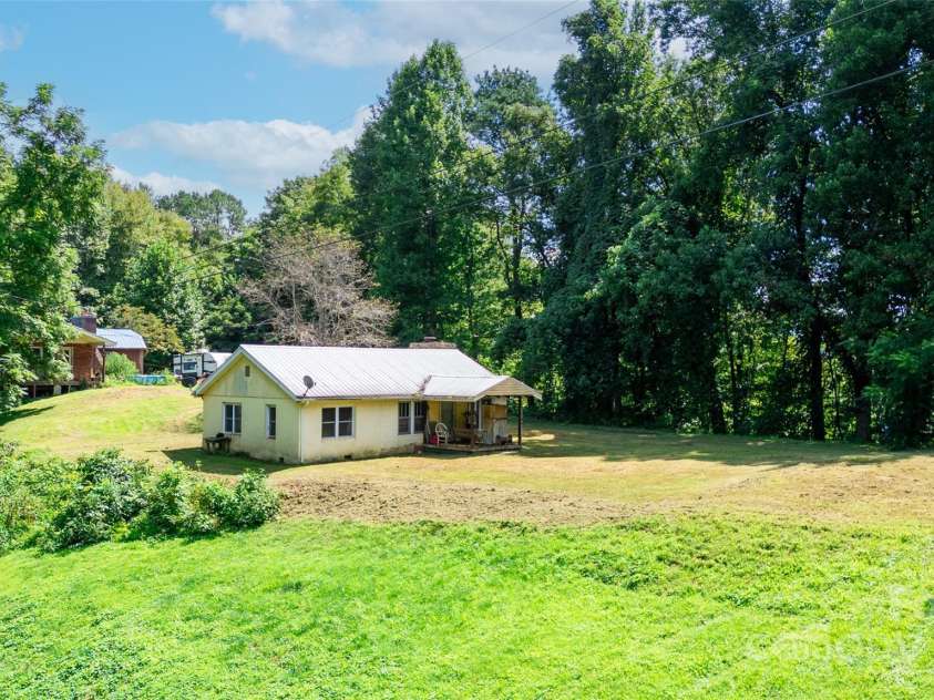 805 Frosty Ridge Road, Sylva, NC 28779.  MLS# CAR4293744, YatesRealty ID 33370. 