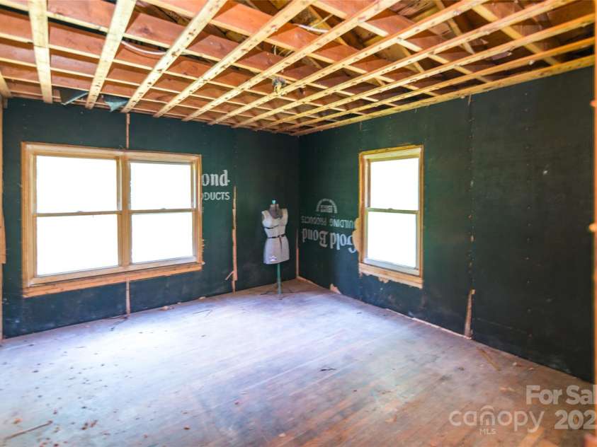 805 Frosty Ridge Road, Sylva, NC 28779.  MLS# CAR4293744, YatesRealty ID 33370. 