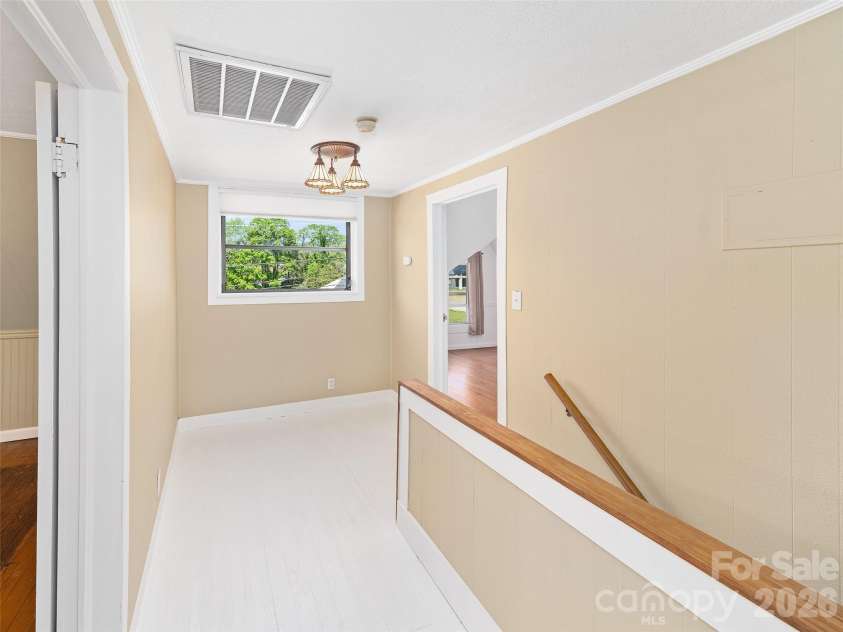 118 Robertson Street, Burnsville, NC 28714.  MLS# CAR4381376, YatesRealty ID 33371. 