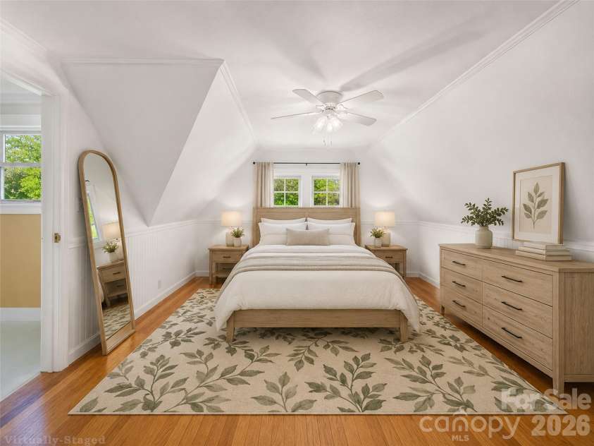 118 Robertson Street, Burnsville, NC 28714.  MLS# CAR4381376, YatesRealty ID 33371. 