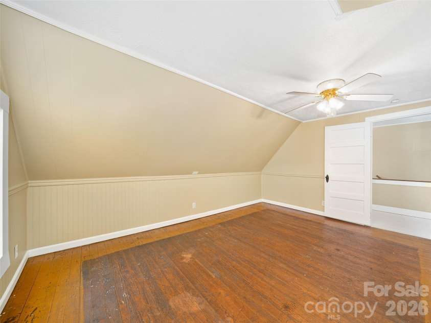 118 Robertson Street, Burnsville, NC 28714.  MLS# CAR4381376, YatesRealty ID 33371. 