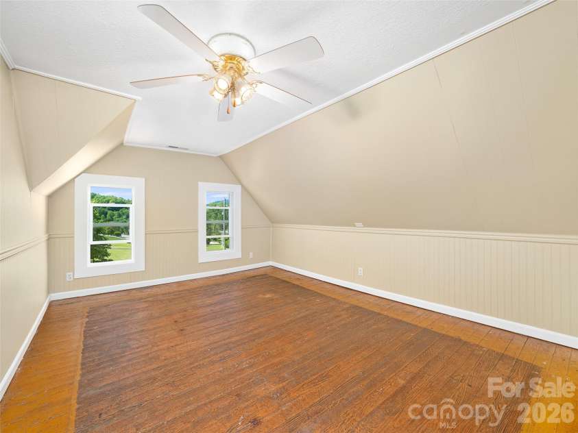 118 Robertson Street, Burnsville, NC 28714.  MLS# CAR4381376, YatesRealty ID 33371. 