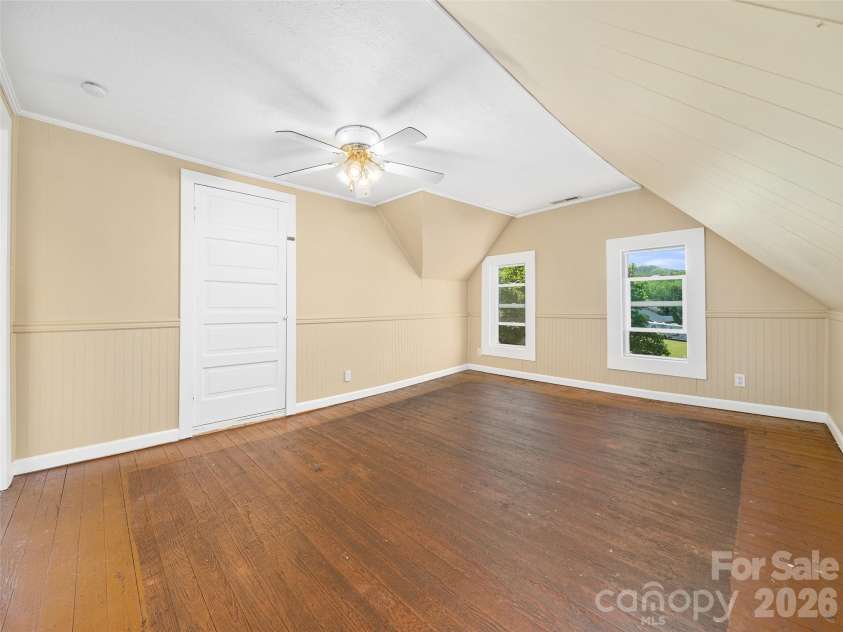 118 Robertson Street, Burnsville, NC 28714.  MLS# CAR4381376, YatesRealty ID 33371. 