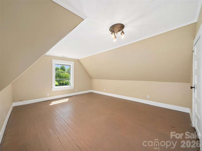 118 Robertson Street, Burnsville, NC 28714.  MLS# CAR4381376, YatesRealty ID 33371. 