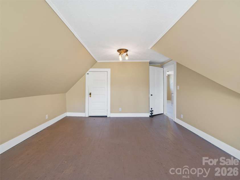 118 Robertson Street, Burnsville, NC 28714.  MLS# CAR4381376, YatesRealty ID 33371. 