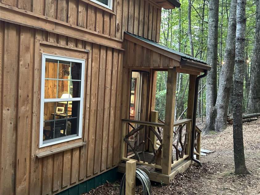 97 Gordon Lane, Burnsville, NC 28714.  MLS# CAR4293904, YatesRealty ID 33371. 