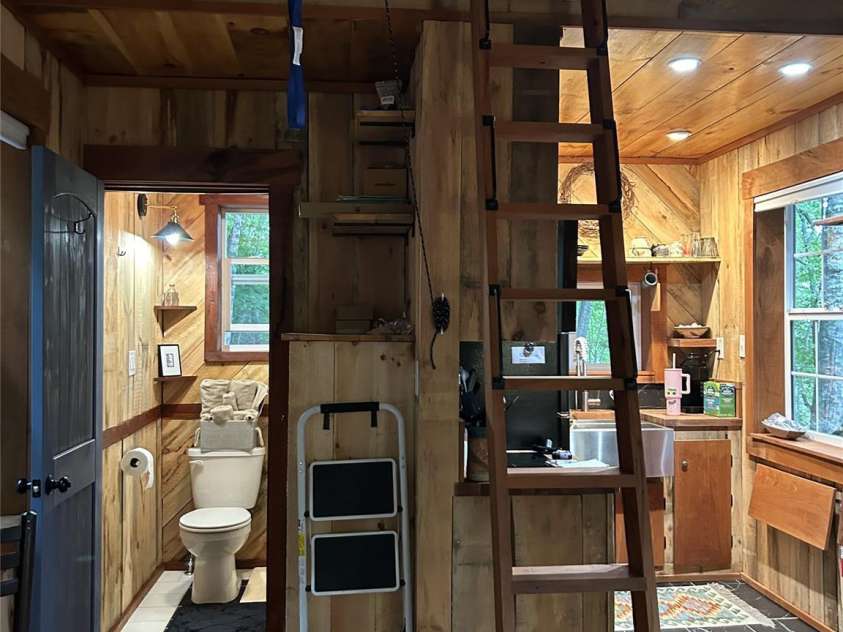 97 Gordon Lane, Burnsville, NC 28714.  MLS# CAR4293904, YatesRealty ID 33371. 