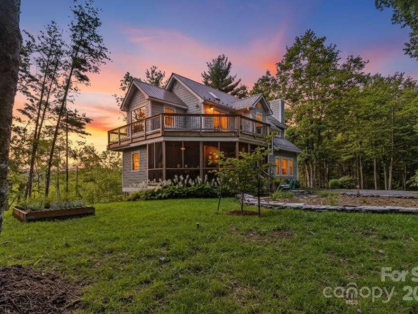 97 Gordon Lane, Burnsville, NC 28714.  MLS# CAR4293904, YatesRealty ID 33371. 