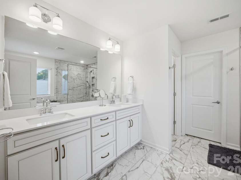 115 Summerhill Drive, Mooresville, NC 28115.  MLS# CAR4382951, YatesRealty ID 33372. 
