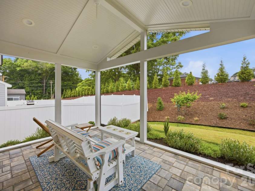 115 Summerhill Drive, Mooresville, NC 28115.  MLS# CAR4382951, YatesRealty ID 33372. 