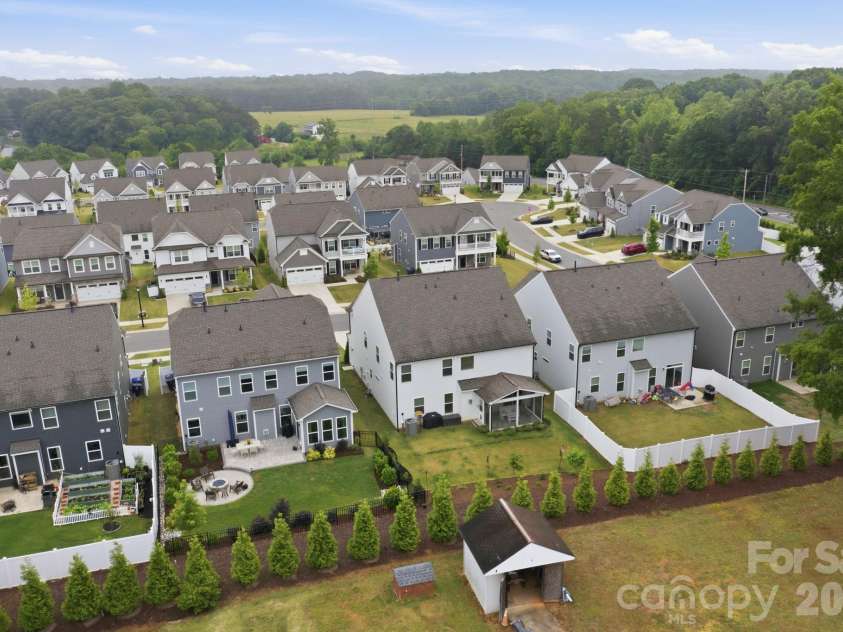 115 Summerhill Drive, Mooresville, NC 28115.  MLS# CAR4382951, YatesRealty ID 33372. 