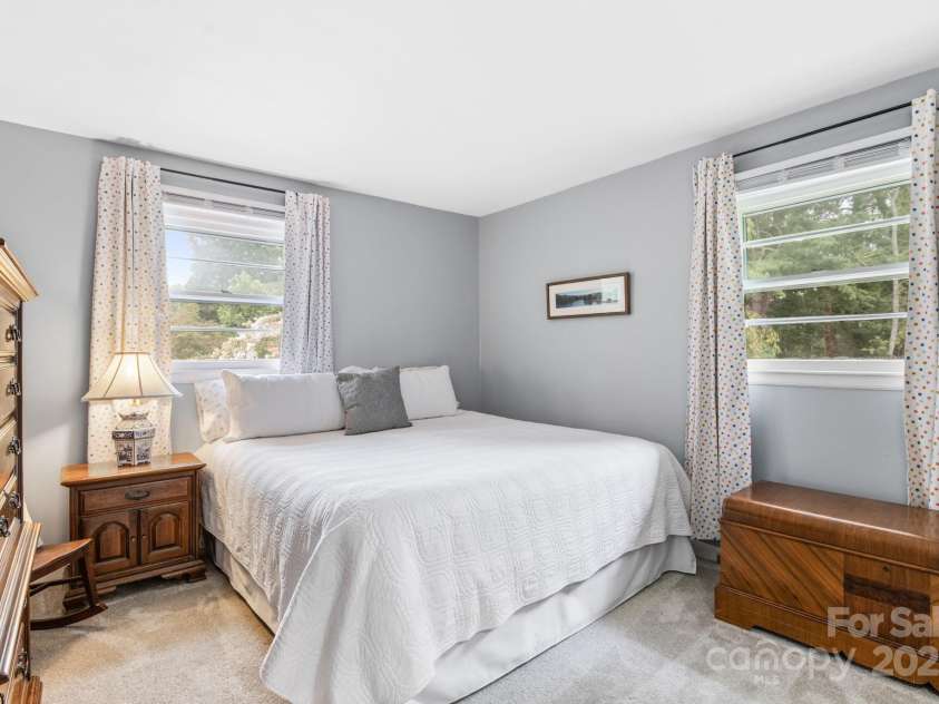 28 Woodgate Road, Asheville, NC 28806.  MLS# CAR4288868, YatesRealty ID 33372. 