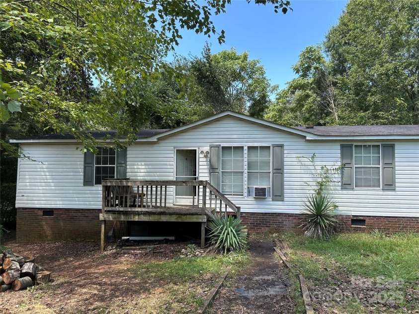 120 Castle Court, Kings Mountain, NC 28086.  MLS# CAR4293162, YatesRealty ID 33373. 