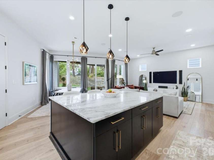 3116 Creighton Drive, Charlotte, NC 28205.  MLS# CAR4382837, YatesRealty ID 33374. 