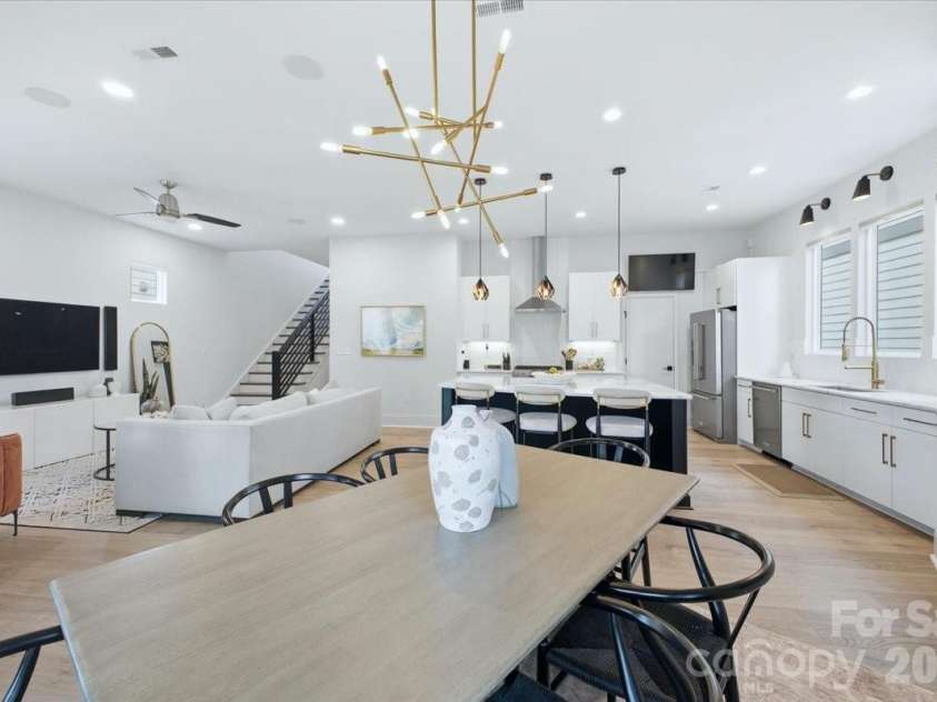3116 Creighton Drive, Charlotte, NC 28205.  MLS# CAR4382837, YatesRealty ID 33374. 