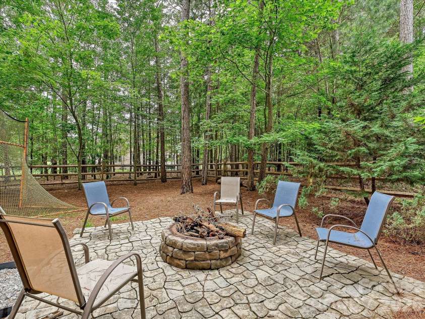 7513 Meadowgate Lane, Waxhaw, NC 28173.  MLS# CAR4386357, YatesRealty ID 33375. Fire Pit