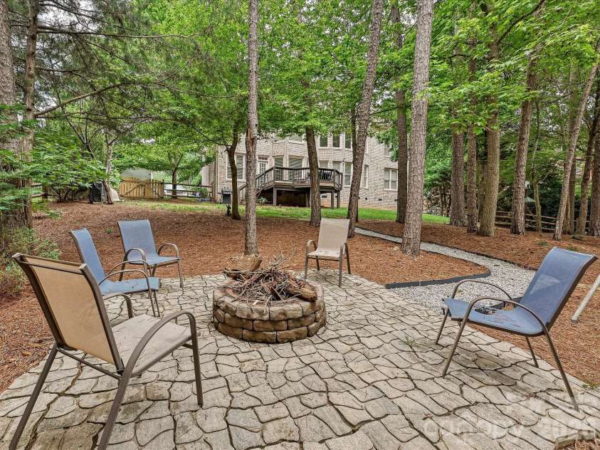 7513 Meadowgate Lane, Waxhaw, NC 28173.  MLS# CAR4386357, YatesRealty ID 33375. Fire Pit