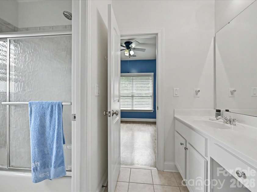7513 Meadowgate Lane, Waxhaw, NC 28173.  MLS# CAR4386357, YatesRealty ID 33375. Jack & Jill Bath