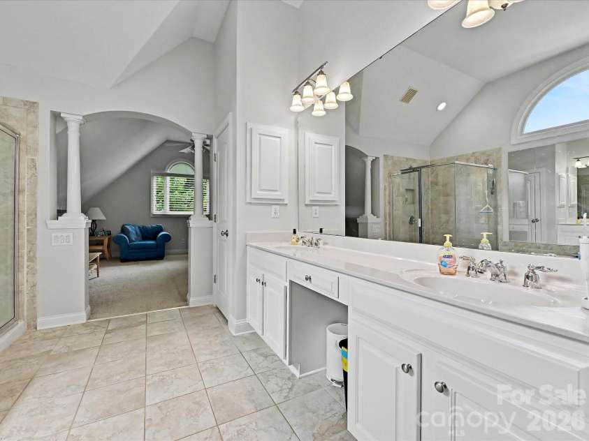 7513 Meadowgate Lane, Waxhaw, NC 28173.  MLS# CAR4386357, YatesRealty ID 33375. Primary Bath