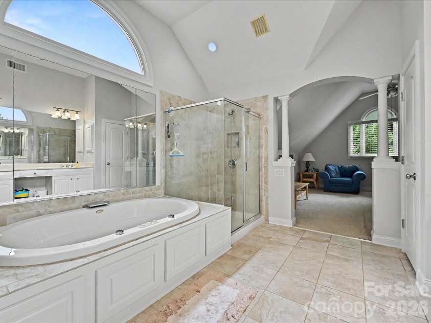7513 Meadowgate Lane, Waxhaw, NC 28173.  MLS# CAR4386357, YatesRealty ID 33375. Primary Bath