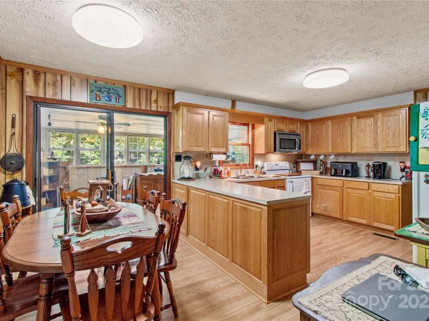 784 Whites Farm Road, Statesville, NC 28625.  MLS# CAR4293394, YatesRealty ID 33375. 