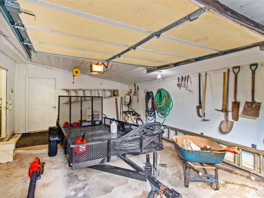 784 Whites Farm Road, Statesville, NC 28625.  MLS# CAR4293394, YatesRealty ID 33375. 