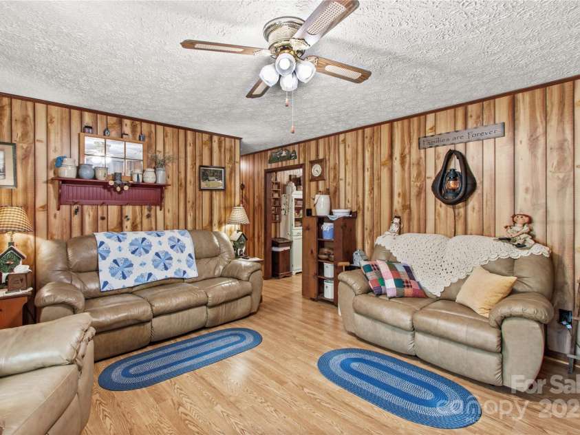 784 Whites Farm Road, Statesville, NC 28625.  MLS# CAR4293394, YatesRealty ID 33375. 