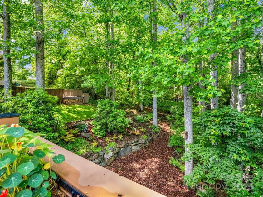 15 Sandy Branch, Black Mountain, NC 28711.  MLS# CAR4263340, YatesRealty ID 33376. 