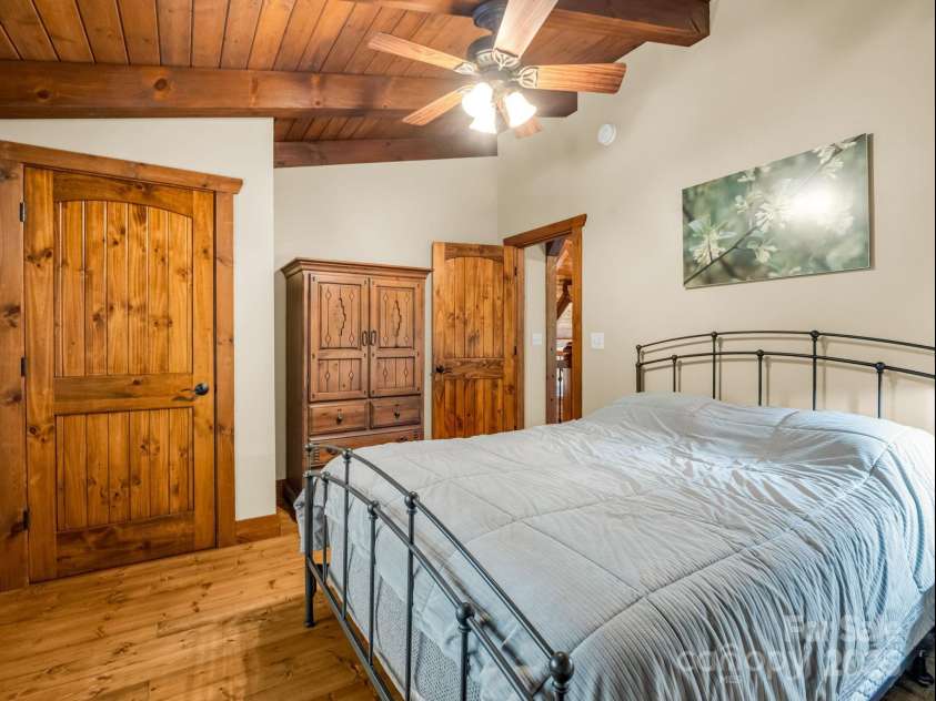 15 Sandy Branch, Black Mountain, NC 28711.  MLS# CAR4263340, YatesRealty ID 33376. 