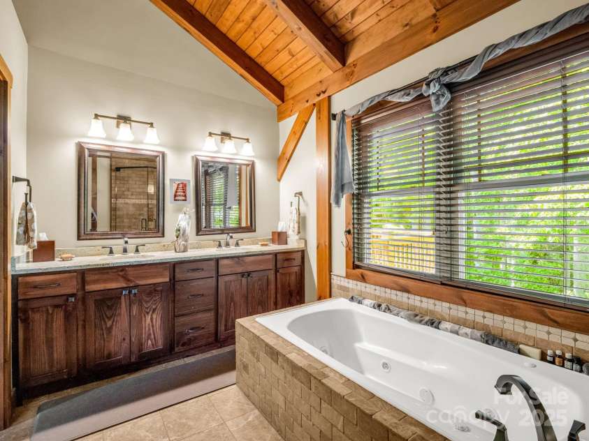 15 Sandy Branch, Black Mountain, NC 28711.  MLS# CAR4263340, YatesRealty ID 33376. 