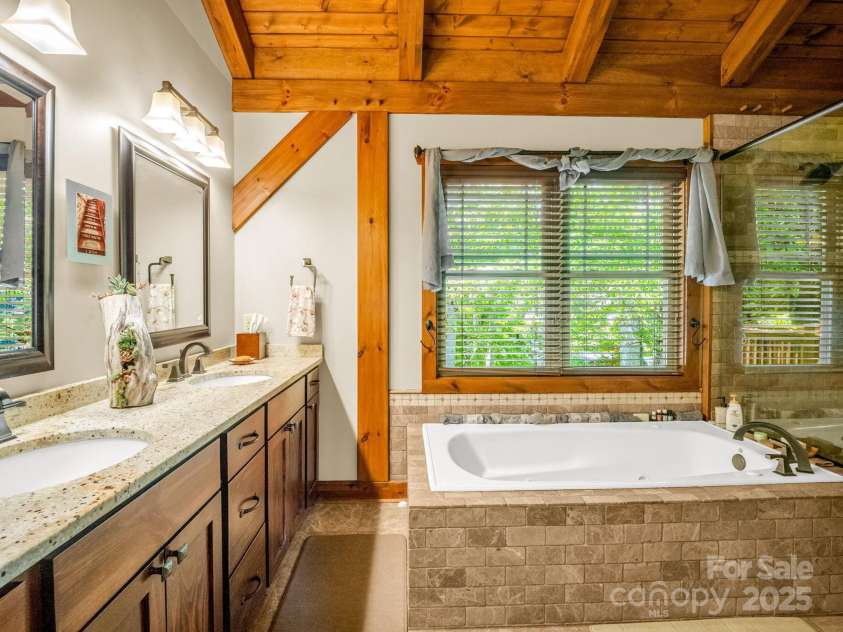 15 Sandy Branch, Black Mountain, NC 28711.  MLS# CAR4263340, YatesRealty ID 33376. 