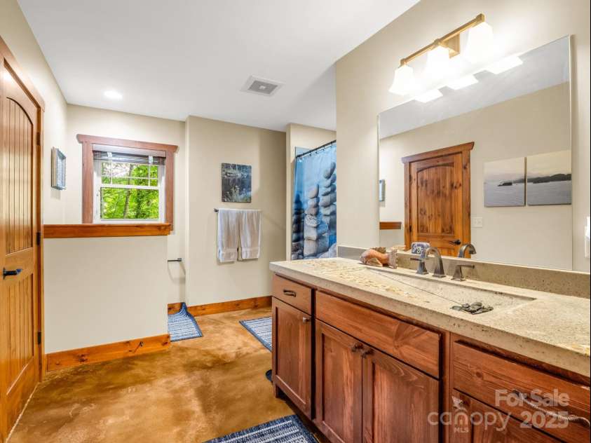 15 Sandy Branch, Black Mountain, NC 28711.  MLS# CAR4263340, YatesRealty ID 33376. 