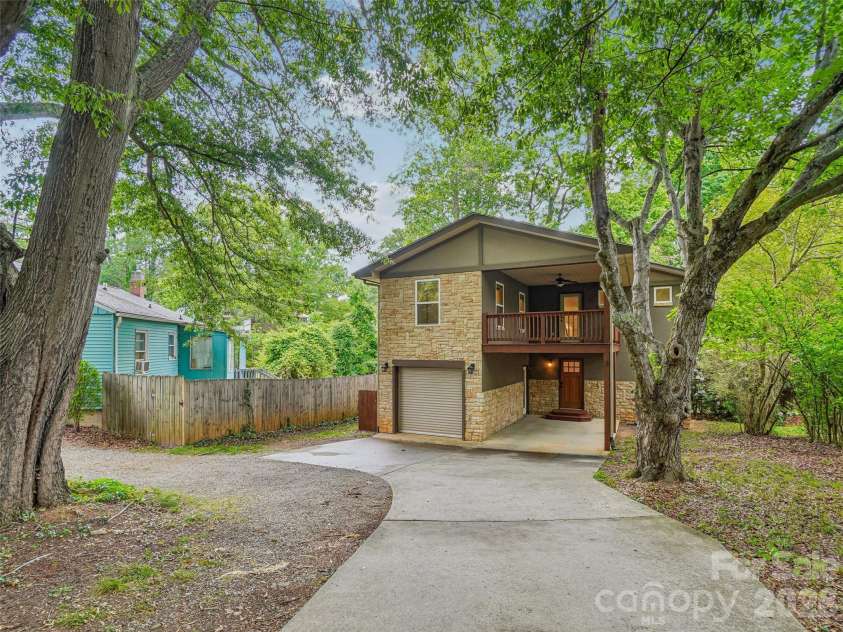 3 Delaware Avenue, Asheville, NC 28806.  MLS# CAR4388320, YatesRealty ID 33377. 