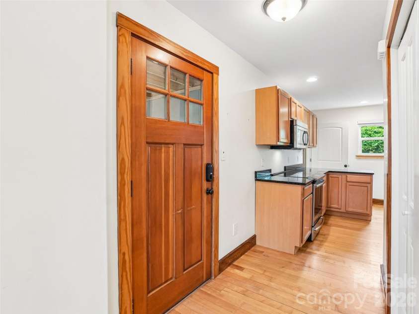 3 Delaware Avenue, Asheville, NC 28806.  MLS# CAR4388320, YatesRealty ID 33377. 