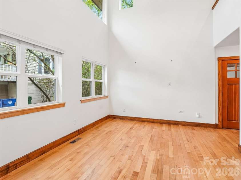 3 Delaware Avenue, Asheville, NC 28806.  MLS# CAR4388320, YatesRealty ID 33377. 