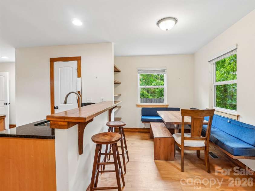 3 Delaware Avenue, Asheville, NC 28806.  MLS# CAR4388320, YatesRealty ID 33377. 