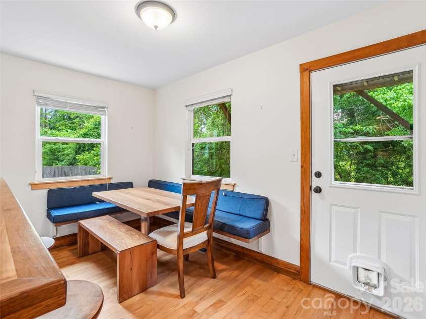 3 Delaware Avenue, Asheville, NC 28806.  MLS# CAR4388320, YatesRealty ID 33377. 