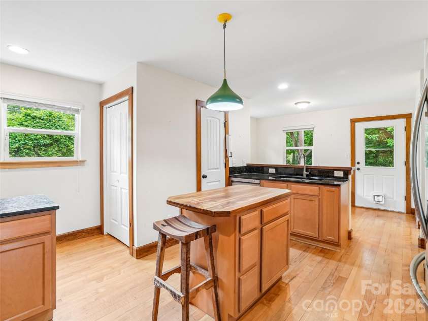 3 Delaware Avenue, Asheville, NC 28806.  MLS# CAR4388320, YatesRealty ID 33377. 