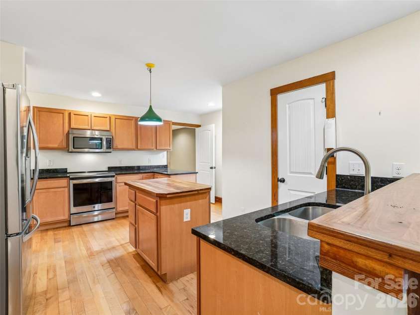 3 Delaware Avenue, Asheville, NC 28806.  MLS# CAR4388320, YatesRealty ID 33377. 