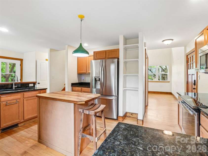 3 Delaware Avenue, Asheville, NC 28806.  MLS# CAR4388320, YatesRealty ID 33377. 