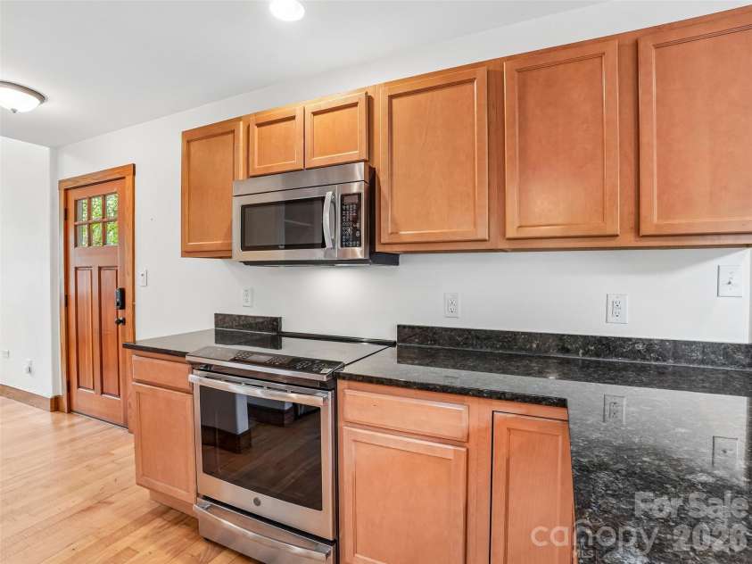 3 Delaware Avenue, Asheville, NC 28806.  MLS# CAR4388320, YatesRealty ID 33377. 